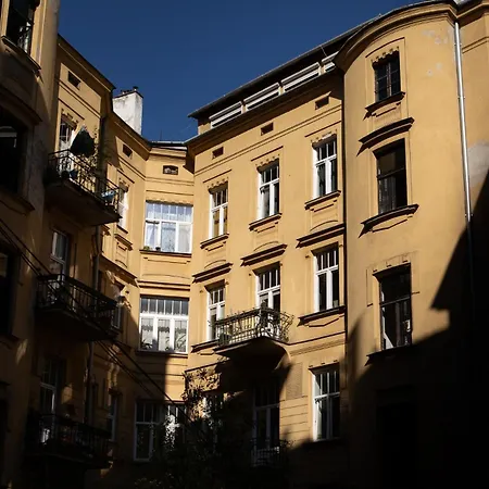Old Town Charm & Chic With Private Hydromassage Hot Tub By Downtown Apartment