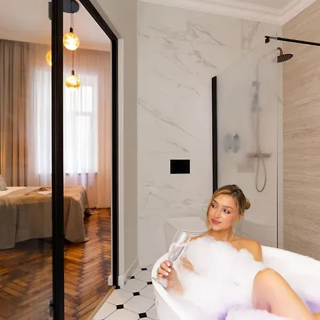 Apartment Old Town Charm & Chic With Private Hydromassage Hot Tub By Downtown *